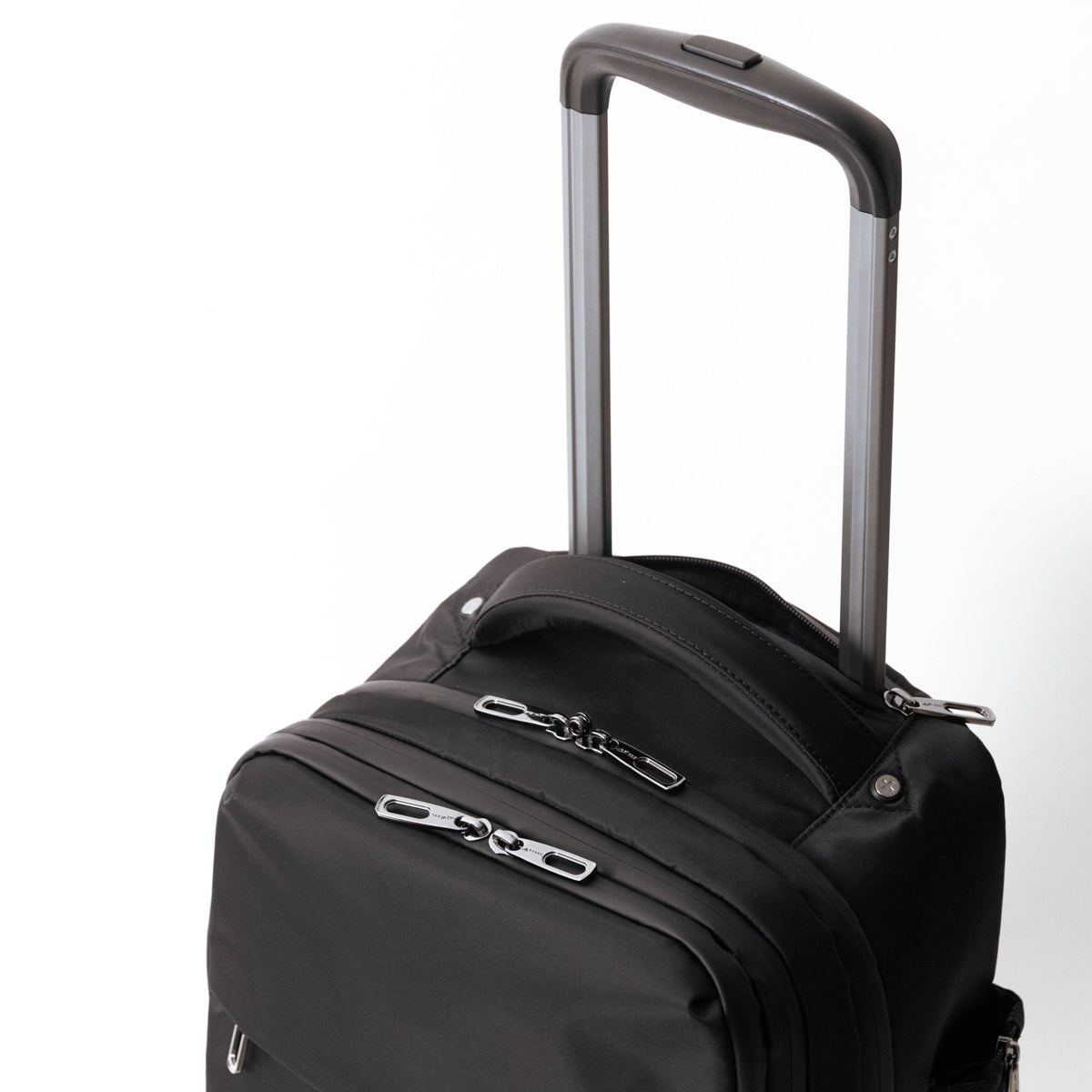 Rain-resistant two-wheeled backpack carry, size S