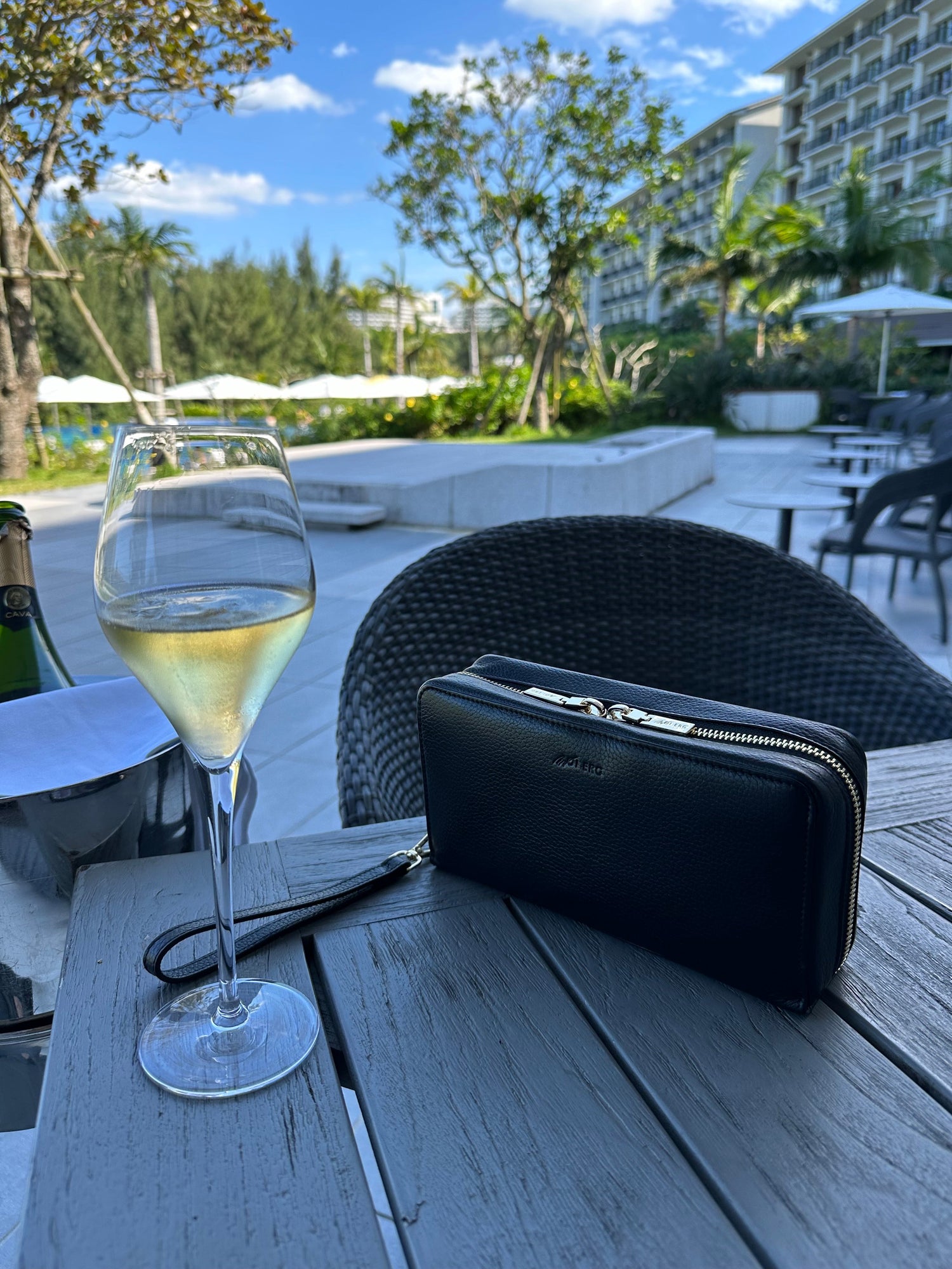 旅のお供にも最適！本牛革3wayお財布BAG！